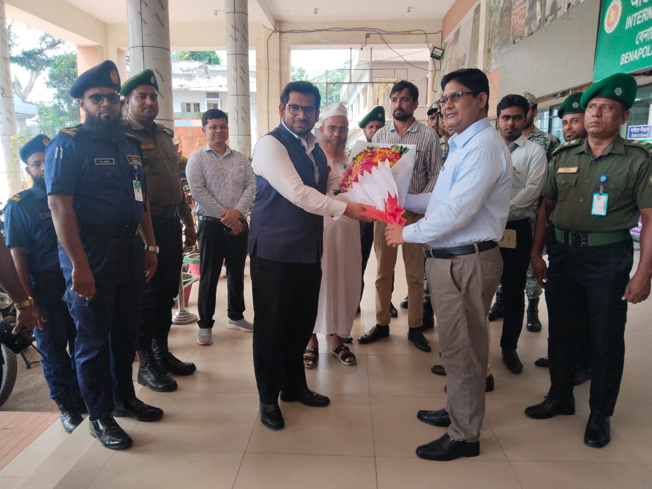 বাংলাদেশে নিযুক্ত ঢাকাস্থ ভারতীয় দূতাবাসের ডেপুটি হাইকমিশনারের বেনাপোল বন্দর পরিদর্শন।