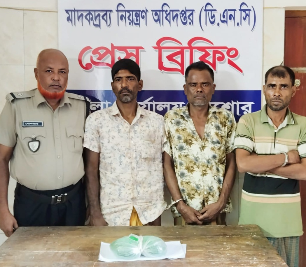 মাদকদ্রব্য নিয়ন্ত্রণ অধিদপ্তর যশোর এর অভিযানে গাঁজা উদ্ধার,আটক ৩।
