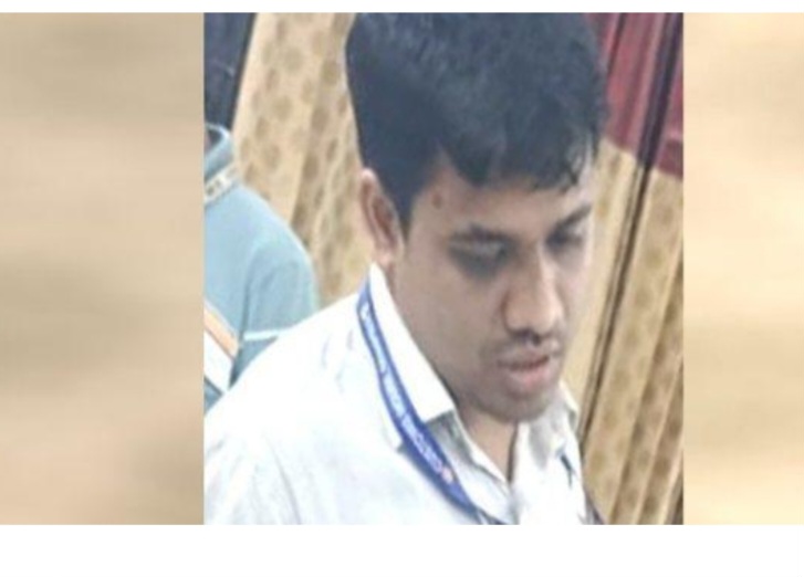বেনাপোল কাস্টমস হাউসে দুদকের হাতে ঘুষের টাকাসহ রাজস্ব কর্মকর্তা ধরা পড়লেও এআরও জসিম রয়েছে ধরা ছোয়ার বাইরে।