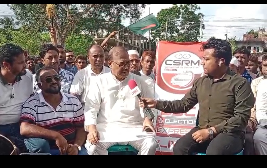 মফিকুল হাসান তৃপ্তির ডিবিসি টিভি চ্যানেলে সাক্ষাৎকার উপলক্ষে বেনাপোল হাজার হাজার মানুষের ঢল।